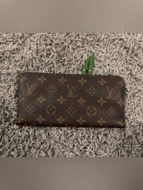 Louis Vuitton Brown Monogram Zip Wallet with Green inside